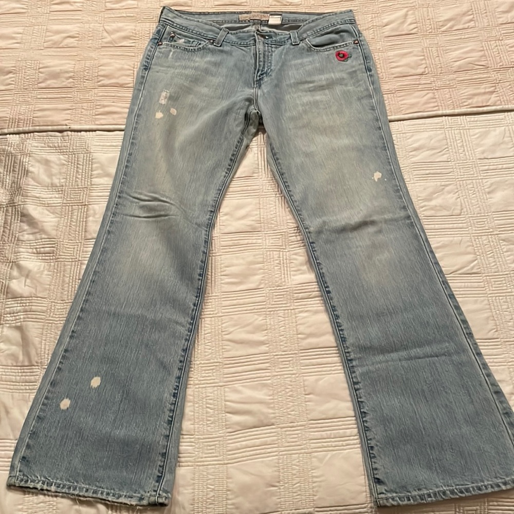 Super cute light washed bootcut jeans!